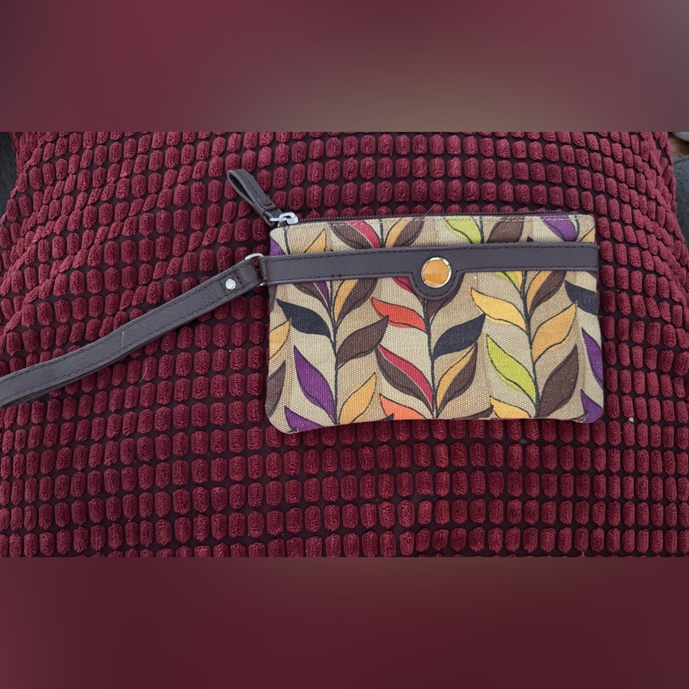 Vintage Relic Leaf Pattern Wristlet